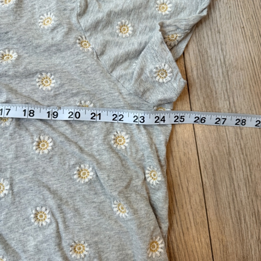 Lucky Brand Tee Embroidered Daisy’s Heathered grey size 3x - Picture 8 of 9